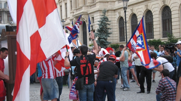 Aficionados del Atlético de Madrid. Foto: @IsuskoAB