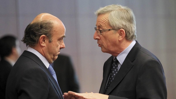 Luis de Guindos y Jean-Claude Juncker, presidente del Eurogrupo. EFE.