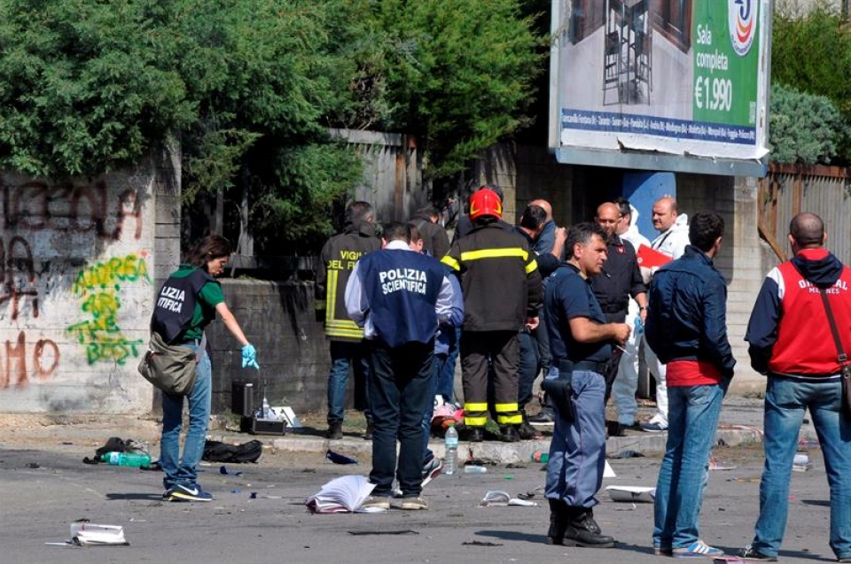 Ikertzaileak institutuan. Argazkia: EFE