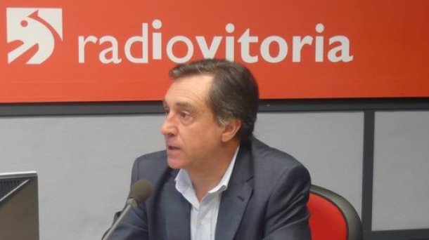 Xabier Agirre, en Radio Vitoria. Foto: EITB.