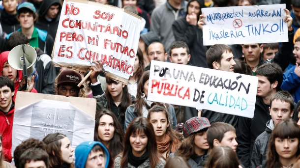 Imagen de una protesta en Pamplona/Iruña contra los recortes en Educación. EFE