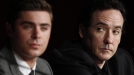 Zac Efron eta John Cusack. Argazkia: EFE title=