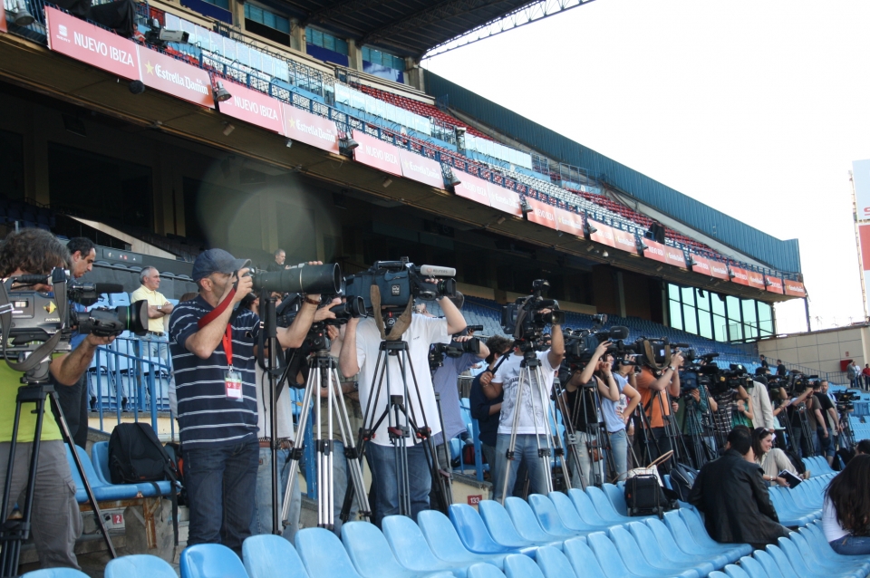 Gran expectación durante el entrenamiento del Athletic en el Vicente Calderón. Foto: eitb.com