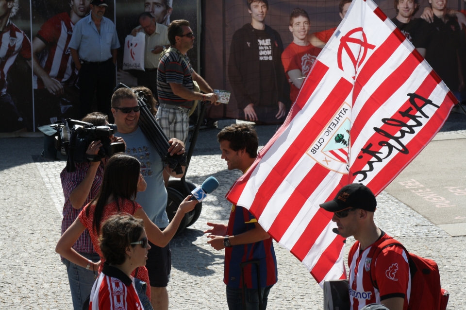 Gran ambiente en Athletic Hiria horas antes del partido. Foto: eitb.com