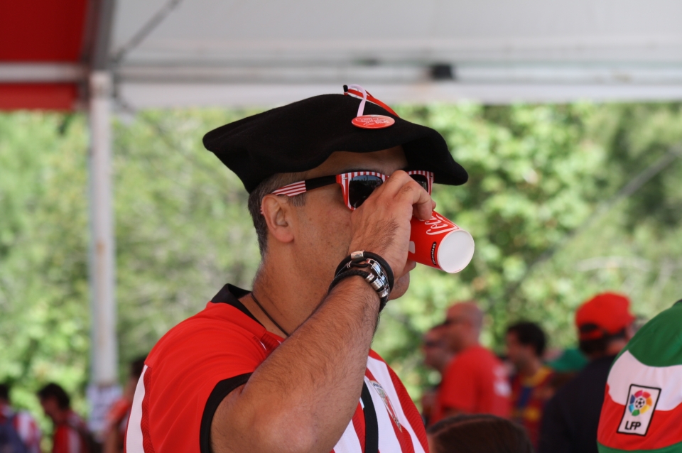 Gran ambiente en Athletic Hiria horas antes del partido. Foto: eitb.com
