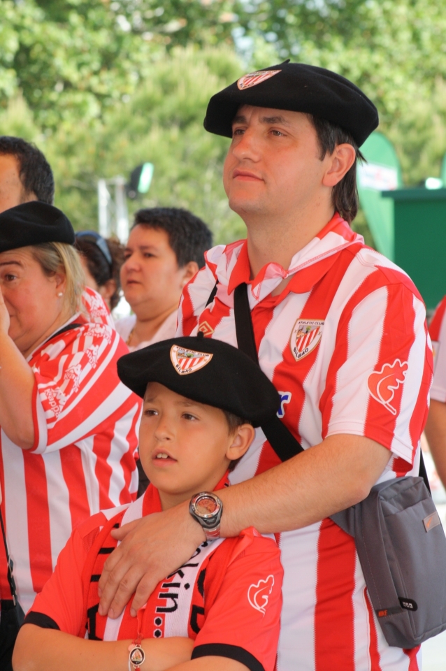 Gran ambiente en Athletic Hiria horas antes del partido. Foto: eitb.com