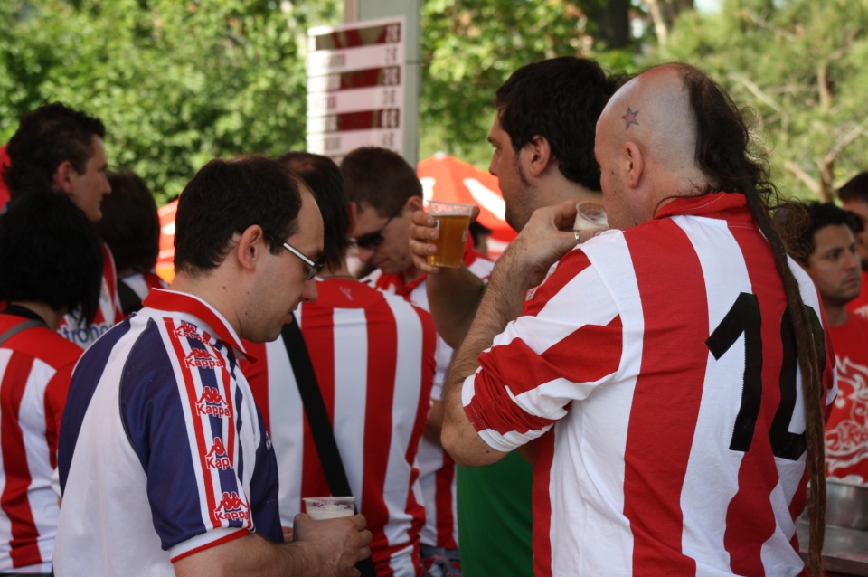 Gran ambiente en Athletic Hiria horas antes del partido. Foto: eitb.com