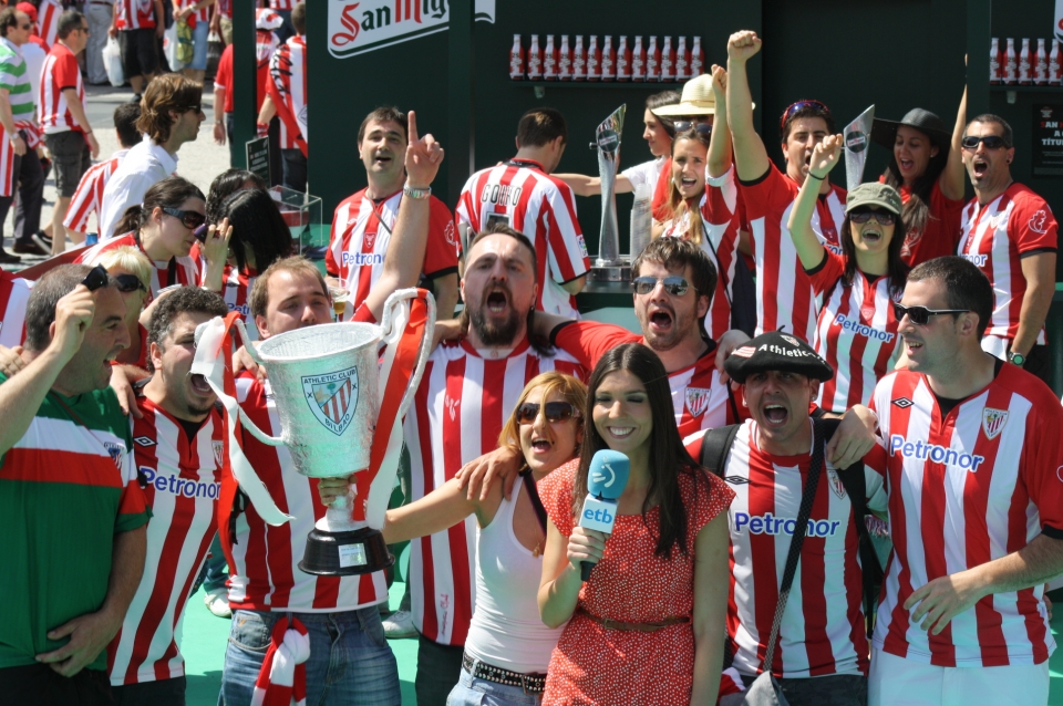 Gran ambiente en Athletic Hiria horas antes del partido. Foto: eitb.com