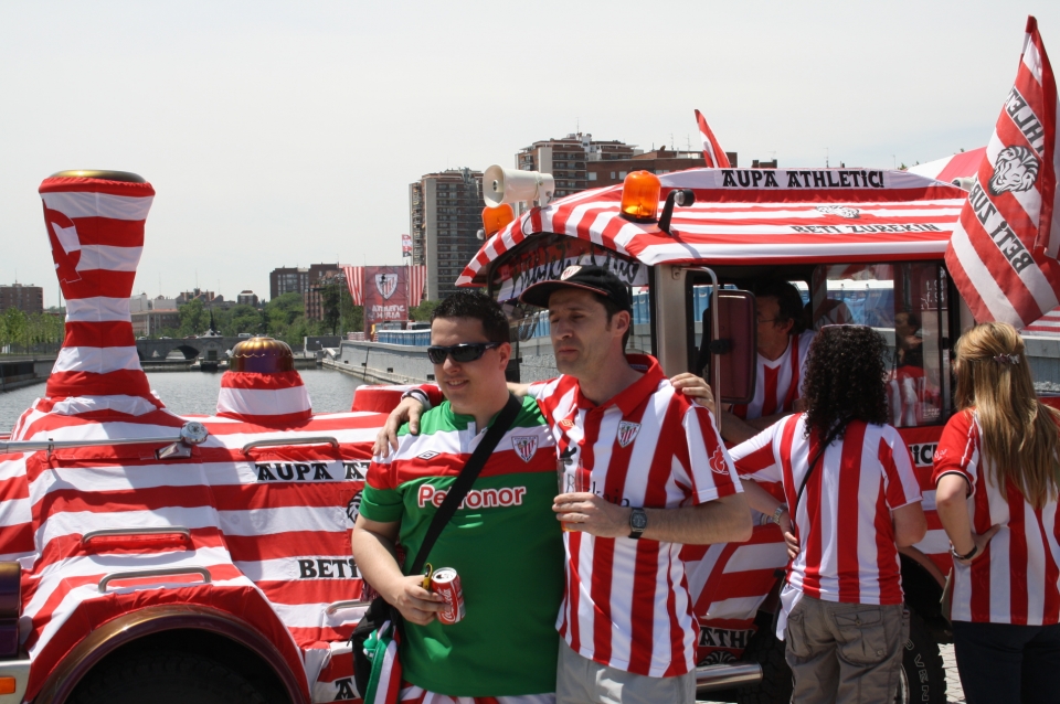 Gran ambiente en Athletic Hiria horas antes del partido. Foto: eitb.com