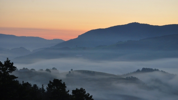 Amanecer en Abaltzisketa. Foto: Txomin Rezola.