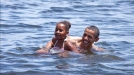 Obama se da un baño con su hija Foto: EFE title=