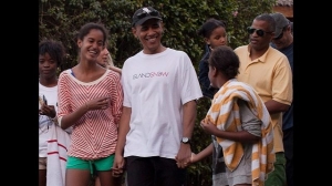 El presidente estadounidense, Barack Obama y sus hijas Sasha  y Malia.  Foto: Efe