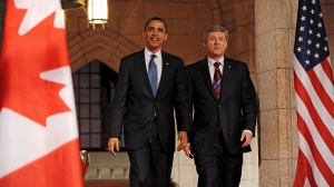 02/2009. Obama, con el primer ministro canadiense Stephen Harper en Ottawa, en su primer viaje al extranjero como presidente. Foto: EFE