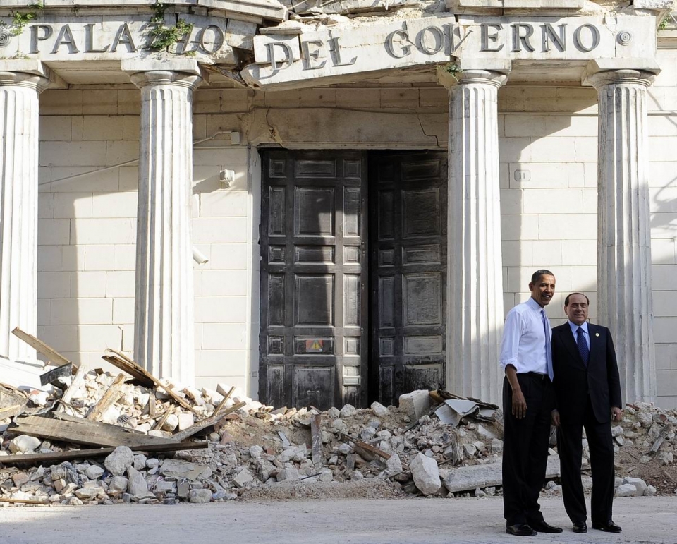 07/2009. Obama y Silvio Berlusconi, en la zona devastada por el terremoto de L'Aquila. Foto: EFE