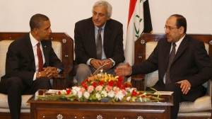 08/2008. El entonces candidato presidencial de EE.UU. Barack Obama, habla con el primer ministro de Irak, Nuri al-Maliki, en Bagdad. Foto: EFE