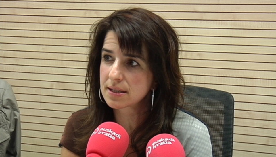 La parlamentaria abertzale Aintzane Ezenarro, entrevistada en Radio Euskadi. EITB