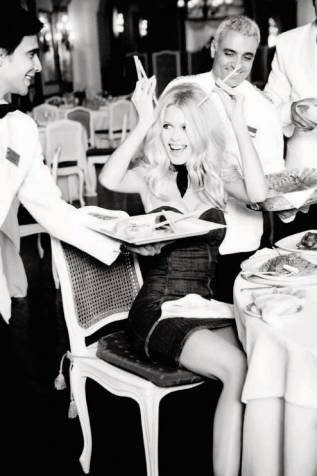 Claudia Schiffer. Argazkia: Guess