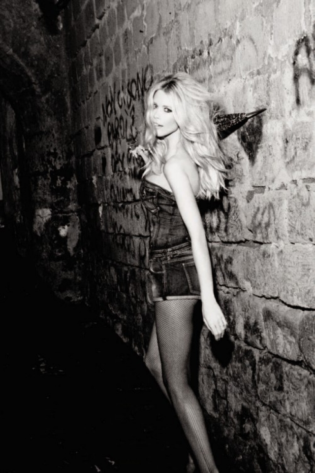 Claudia Schiffer. Argazkia: Guess