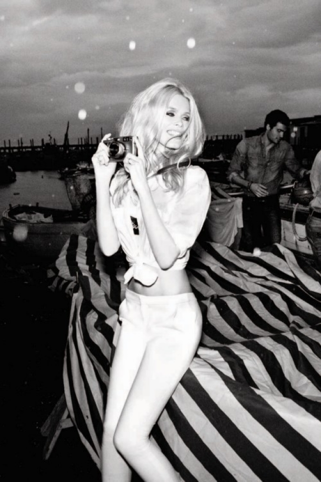 Claudia Schiffer. Argazkia: Guess