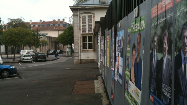Les députés sortants du Pays Basque ne sourient que sur les affiches