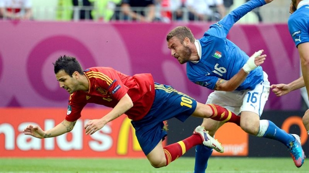 Cesc en el partido ante Italia. Foto: EFE