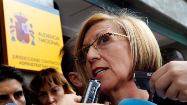 La portavoz de UPyD Rosa Díez, a su salida de la Audiencia Nacional. Foto: EFE