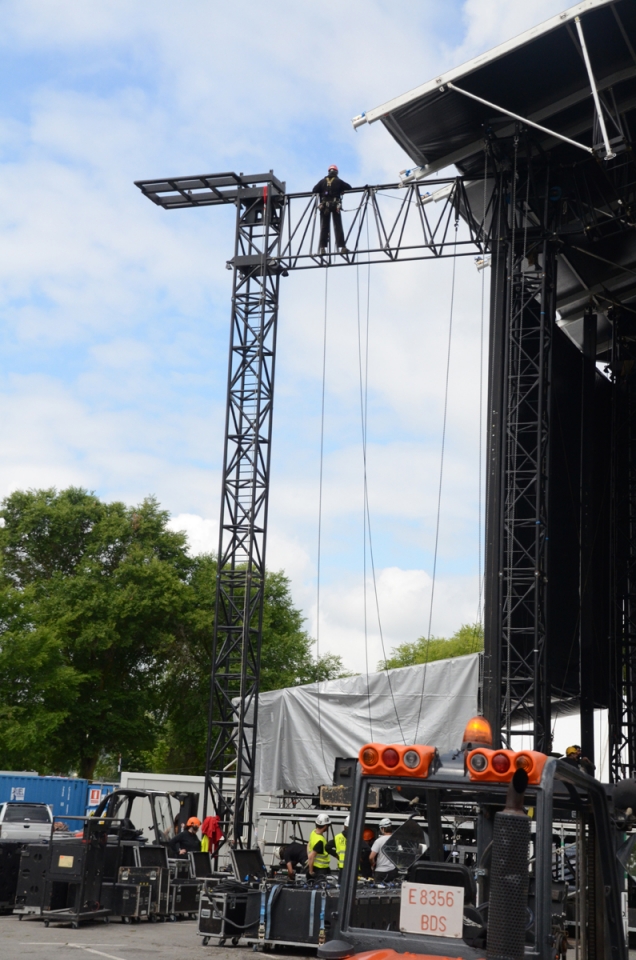 Garabiak erabili dituzte agertokia prestatzeko. Argazkia: EITB