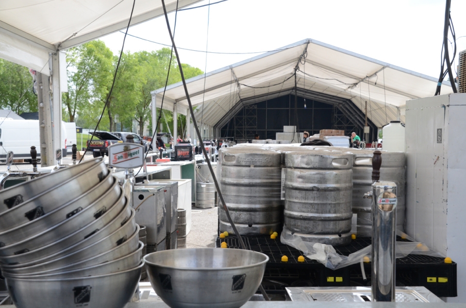 Edaririk ez da faltako egun hauetan. Argazkia: EITB