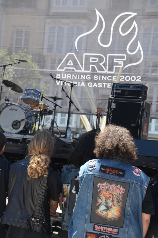 Mundu osoko jarraitzaileak etorri dira Gasteizera. Argazkia: EITB