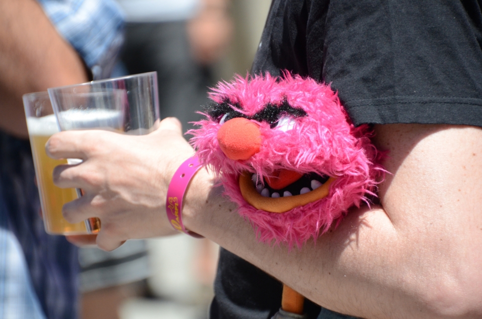 Ama Zuriaren Plaza jendez beteta egon da. Argazkia: EITB