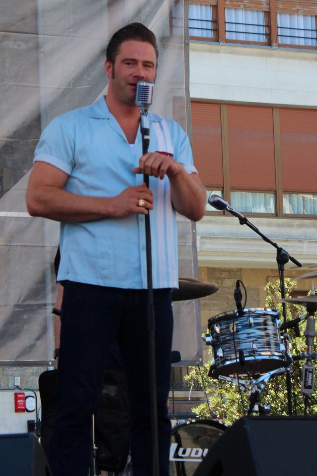 Dick Brave and The Backbeats, en la plaza de la Virgen Blanca. Foto: Tom Hagen