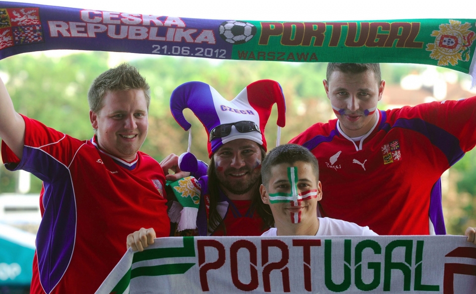 Portugaleko eta Txekiar Errepublikako jarraitzaileak. EFE