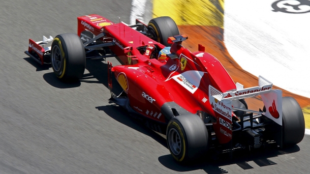 Fernando Alonsoren Ferrari autoa Valentzian. Argazkia: EFE