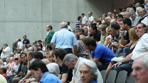 Público en un partido de pelota. Imagen: EITB.