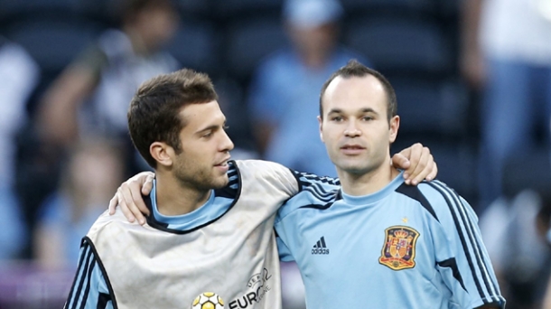 Jordi Alba y Andrés Iniesta. Foto: EFE