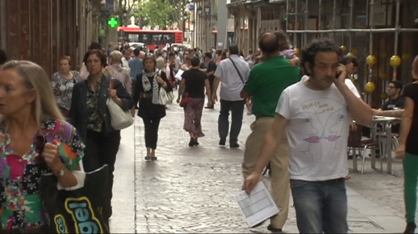 Ciudadanos por la calle.