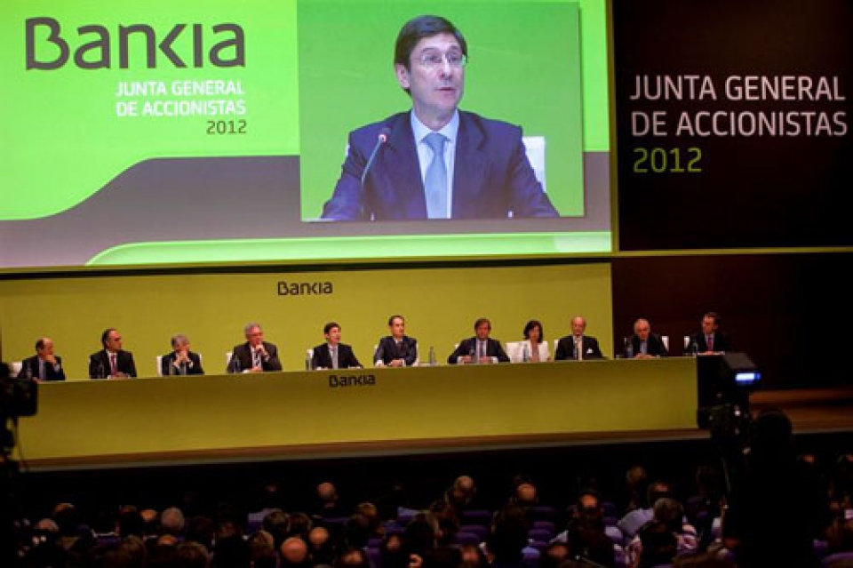 Bankia aprueba reducir su tamaño en una junta cargada de tensión