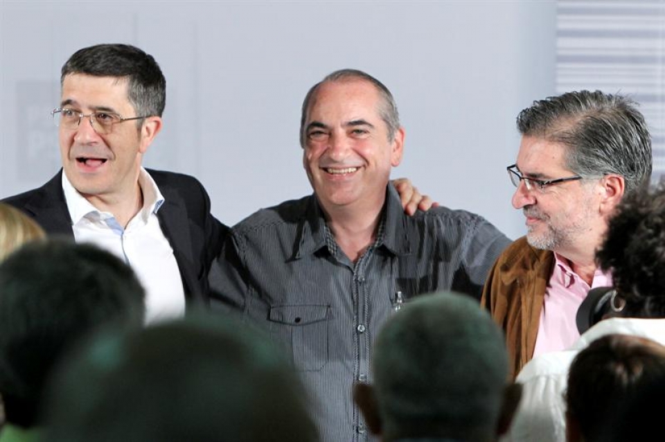 El lehendakari Patxi López junto a Jesus Egiguren e Iñaki Arriola. EFE