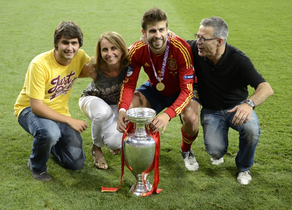 Gerard Pique, familiarekin. Argazkia: EFE