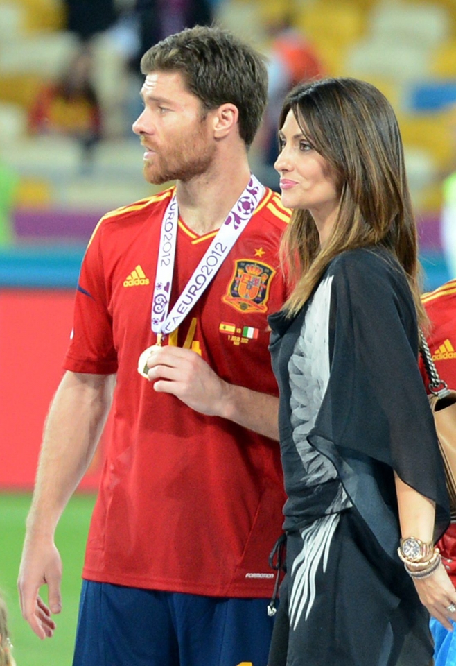 Xabi Alonso eta Nagore Aranburu emaztea. Argazkia: EFE