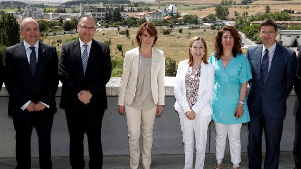 La ministra de Fomento Ana Pastor y Yolanda Barcina. EFE