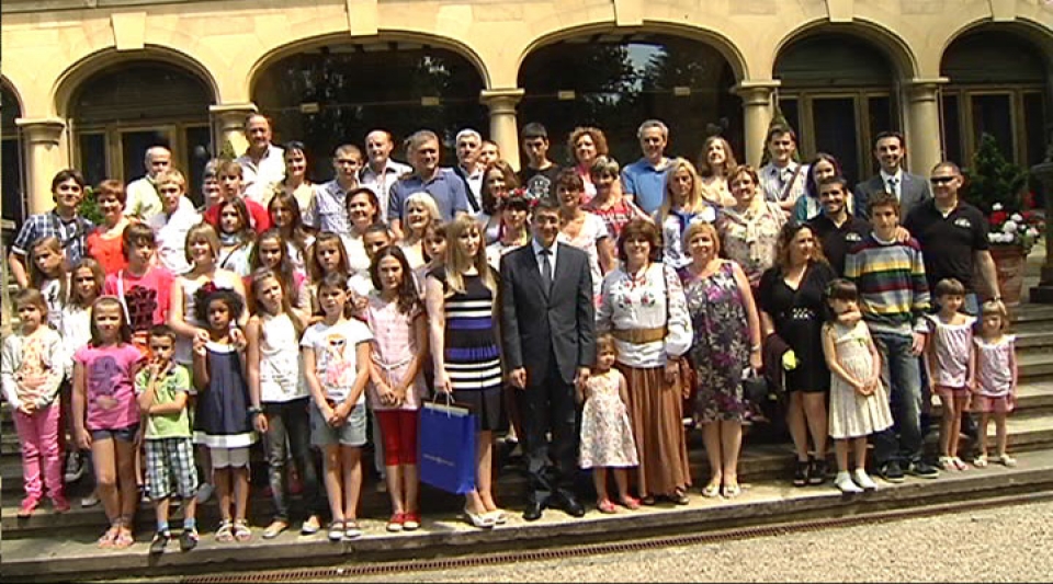 El lehendakari, en la recepción de los niños de Chernobil. Foto: EITB