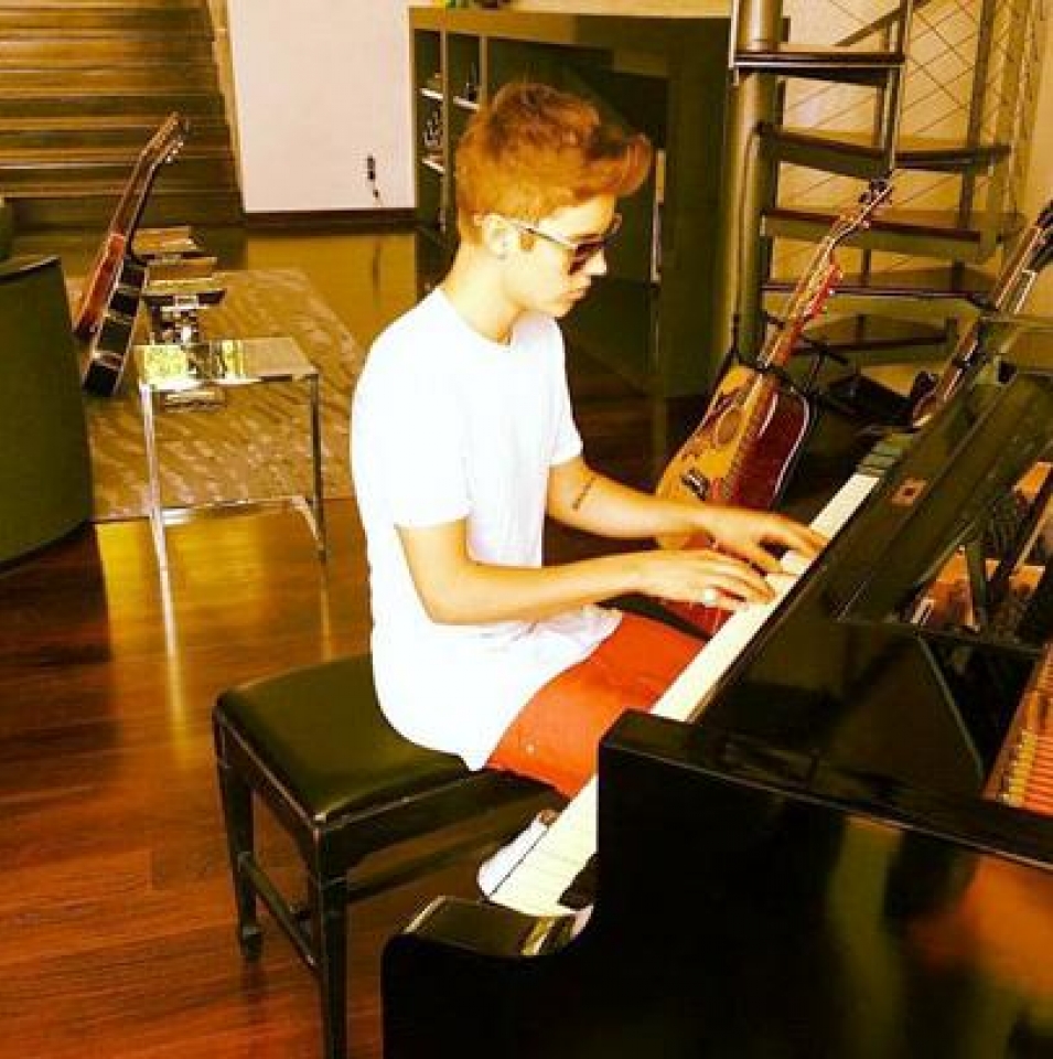 Justin Bieber lanean dabil. Argazkia: Twitter.