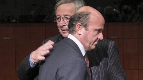 El presidente del Eurogrupo, Jean-Claude Juncker, y el ministro de Economía De Guindos. EFE