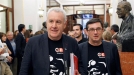 Cayo Lara (IU) eta José Luis Centella (Izquierda Plural), meatzarien aldeko kamisetak jantzita. (Argazkia: EFE) title=