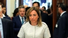Carme Chacón (PSOE) makuluez lagunduta sartu da Kongresura. (Argazkia: EFE) title=