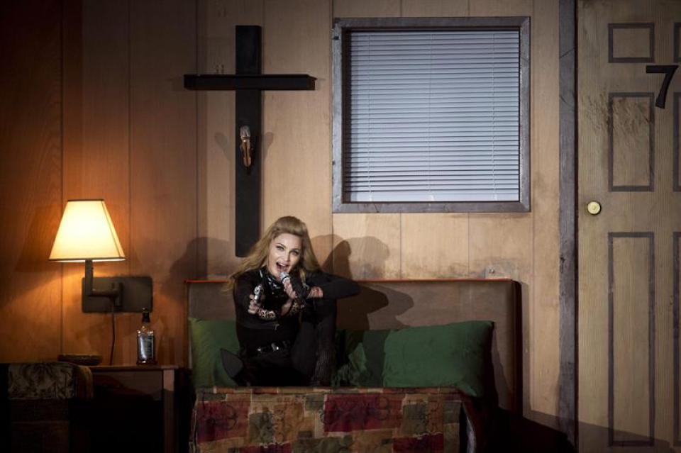 Kolonian izan da abeslaria. Argazkia: EFE