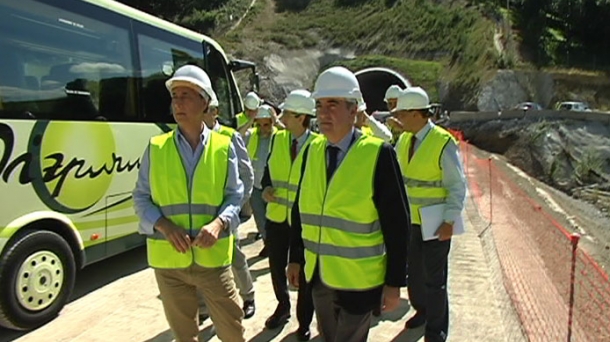 Des membres du gouvernement basque visitent le chantier de la nouvelle LGV. Photo: EITB