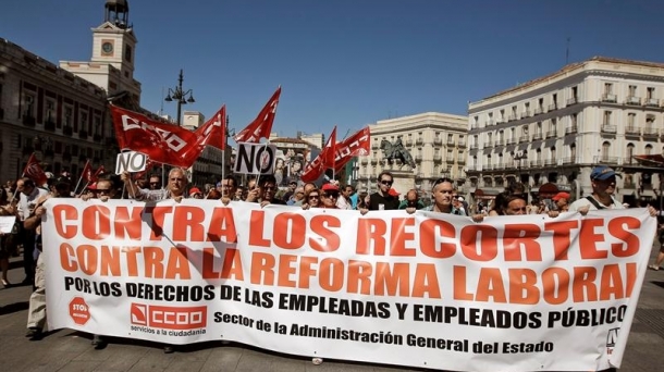 Protestas tras el anuncio de los recortes.