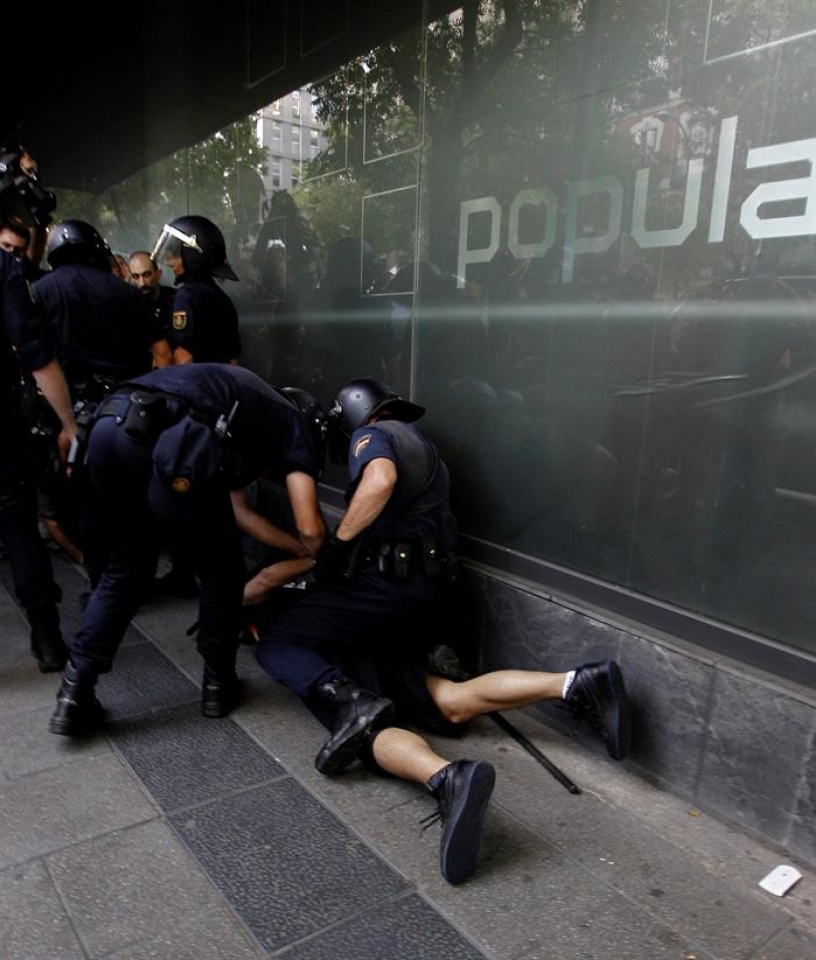 Detenciones en las protestas contra los recortes. Foto: EFE
